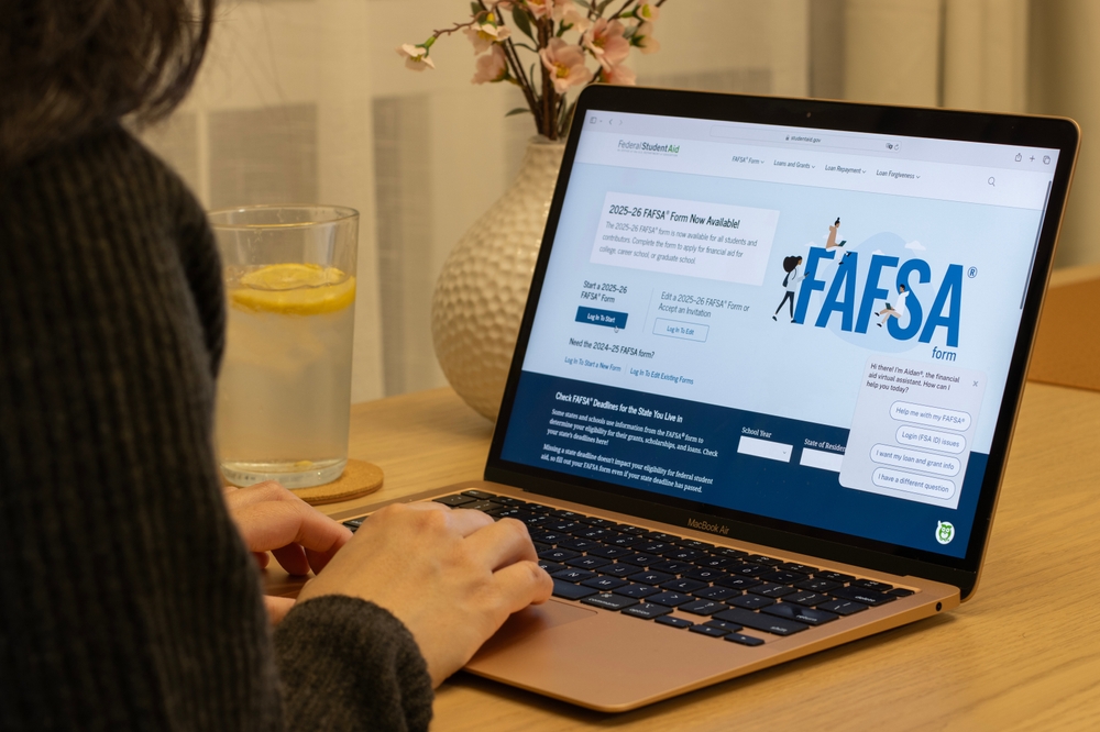 Student filling out FAFSA on computer